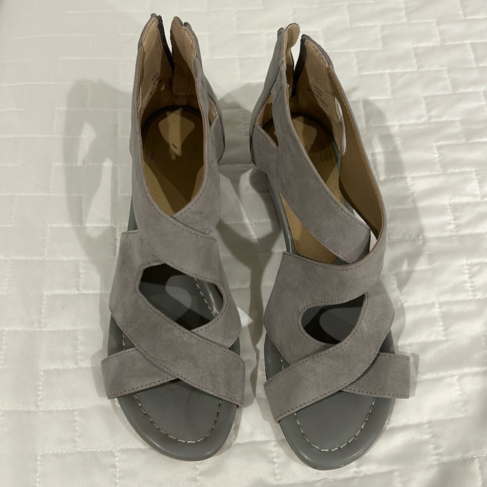 Donald Pliner suede shoe sandal
